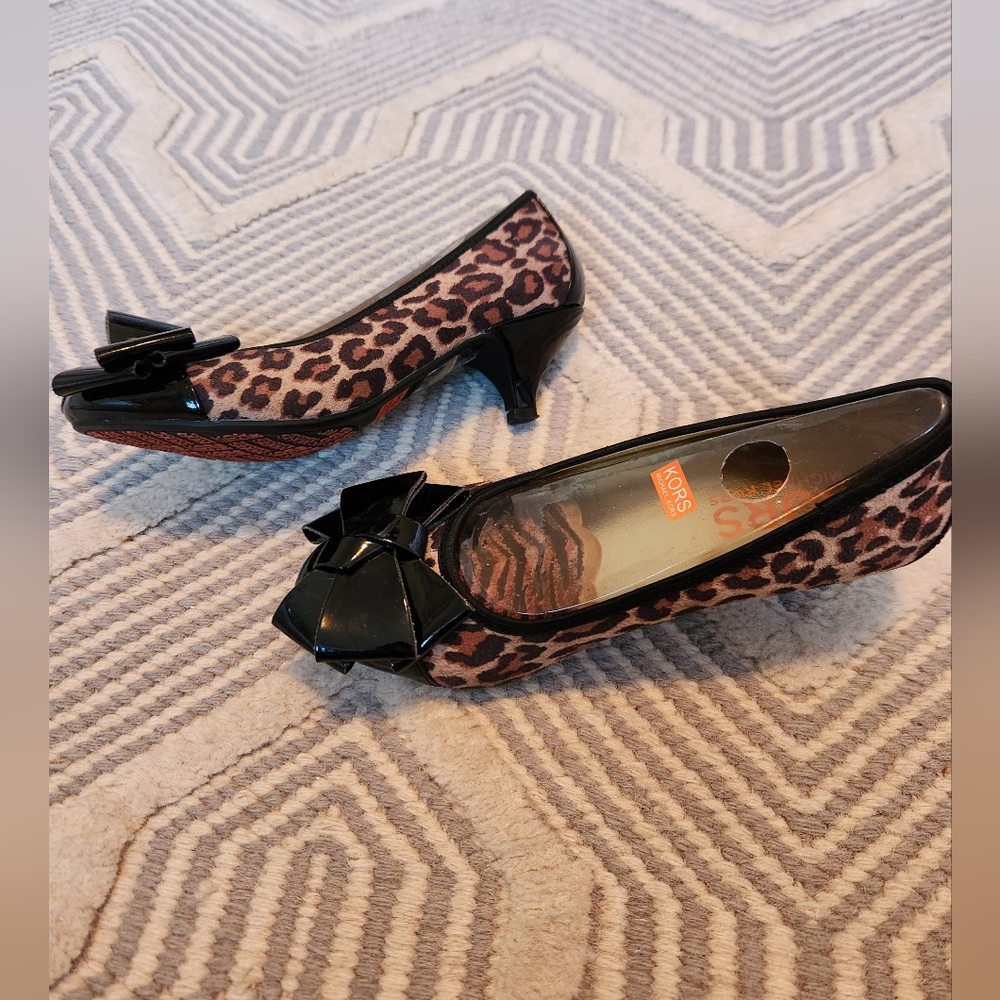Michael kors kids leapord kitten heel. Size 3.